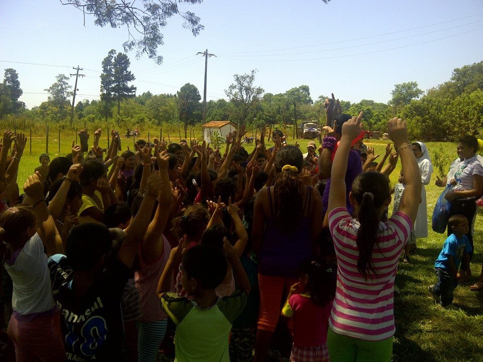 2012: DIBUJANDO SONRISAS -Actividad solidaria que hemos realizado con los compañeros de la UNE.